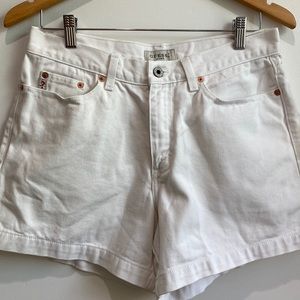 White Jean shorts by Guesss size Medium